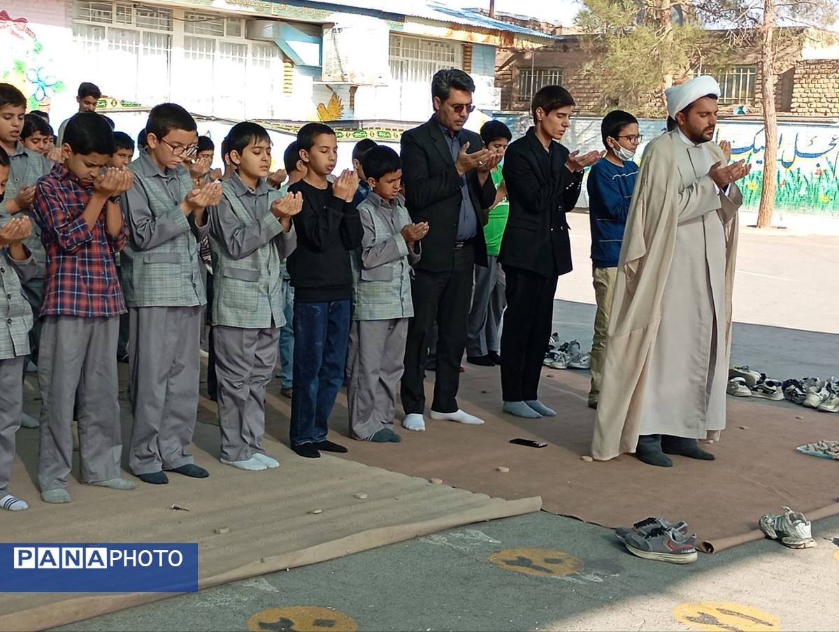 اقامه نماز باران در مدرسه فضیلت