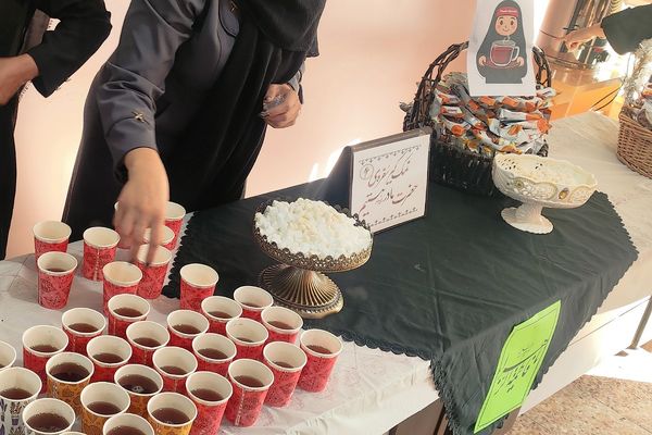 نمک‌گیر سفره مادر هستیم