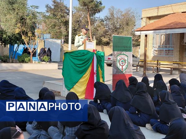 امنیت از کلاس تا خیابان؛ پلیس در جمع دانش‌آموزان بهادری