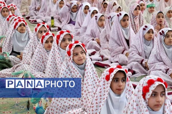  جشن عبادت ۱۵۰۰ دانش‌آموز دختر میبدی در هفته گرامیداشت امور تربیتی و تربیت اسلامی