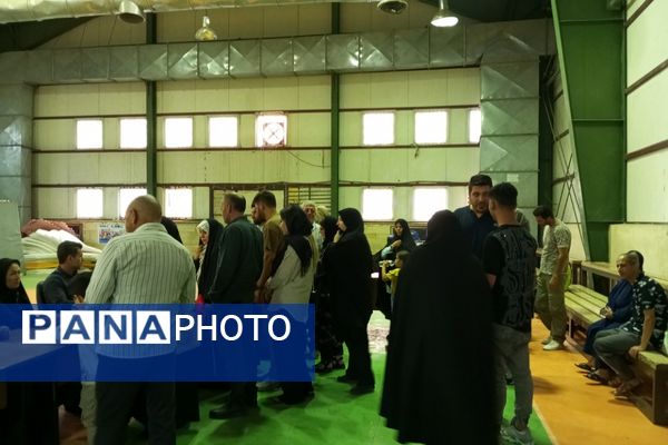 حضور پرشور کودکان در کنار والدین پای صندوق‌های رای نصیرشهر 