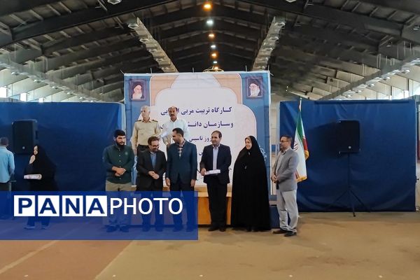مراسم تجلیل از مربیان سازمان دانش آموزی ملارد 