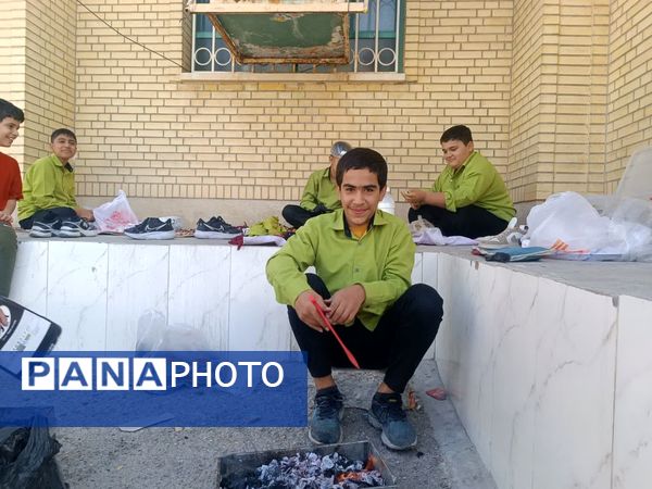 ناهار وحدت با طعم  شادی و لذت در مدرسه شاهد حاج مصلحیان