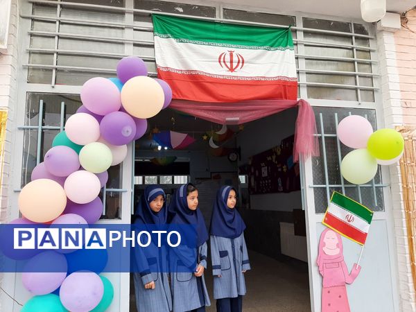 زنگ نیایش همراه با بهار علم و دانش در مدرسه شهید جواهری دو