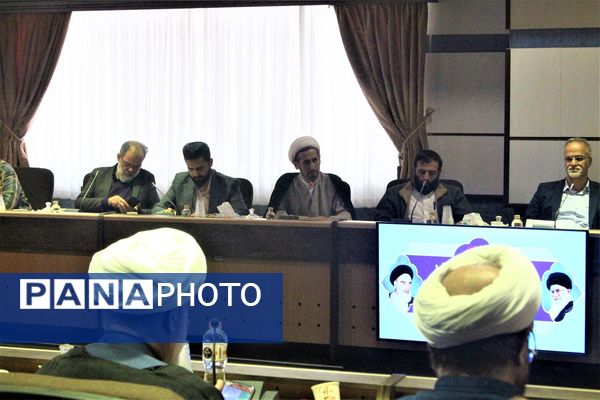 نشست شورای هماهنگی آیین وداع و خاکسپاری شهدای گمنام در قم