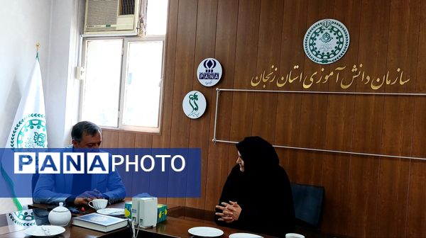 بازدید مدیر آموزش و پرورش ناحیه یک زنجان و تجلیل از فعالان خبرگزاری پانا در استان