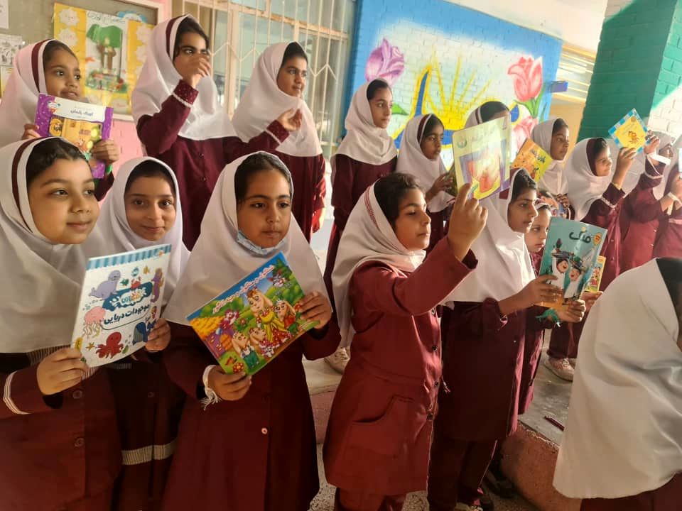 جشن کتاب و قصه‌گویی در دبستان شهید تنیده