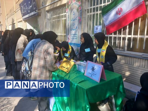 انتخابات شورای دانش آموزی در دبیرستان دخترانه فرهیختگان 