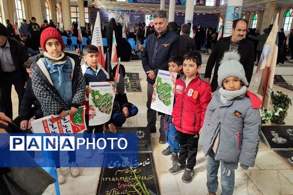 دهه نودی‌ها انقلاب را در دست گرفتند