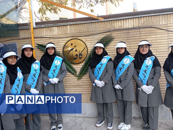 آیین افتتاحیه یاریگران زندگی در هنرستان محمودیه ۸