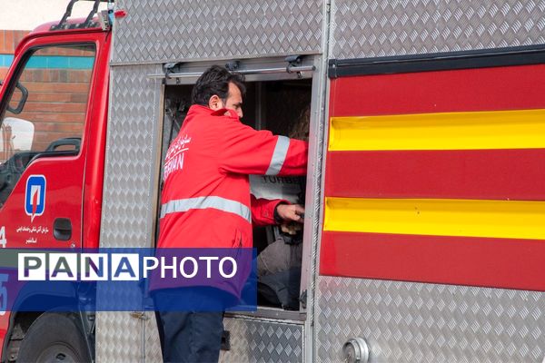 جلسه آموزشی ایمنی و اطفا حریق در مدرسه فرزندان میهن اسلامشهر