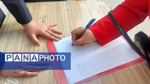 انتخابات انجمن اولیا و مربیان در دبیرستان مستوفی نیشابور 