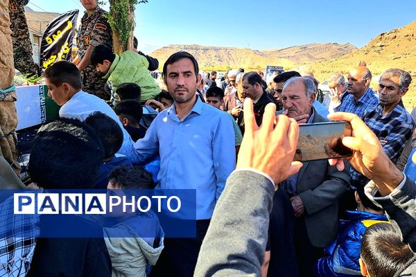 حضور پرشور مردم اَفرینه در آیین استقبال از شهید گمنام