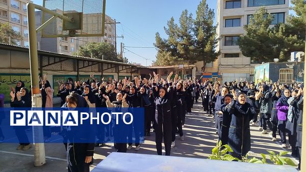 مسابقات ورزشی به مناسبت هفته بهداشت و روان در دبیرستان پیرایش یک