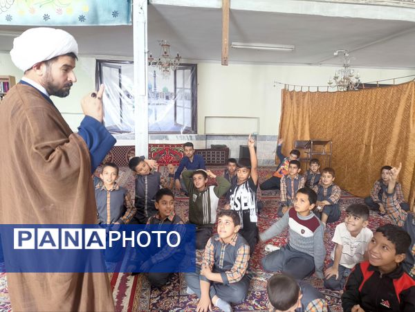 اقامه نماز جماعت به صورت مستمر و روزانه در دبستان شهید نجفی فدافن