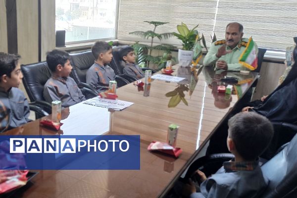 تقدیر دانش‌آموزان مدارس منطقه کهریزک از فرماندهان انتظامی کلانتری ۱۷۰ کهریزک و ۱۷۵ باقرشهر 