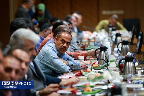 دیدار وزیر آموزش و پرورش با منتخبی از سرایداران و کادر خدماتی مدارس