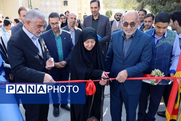 افتتاح زمین چمن دبیرستان دوره اول استعدادهای درخشان شهیدان مزیدی 