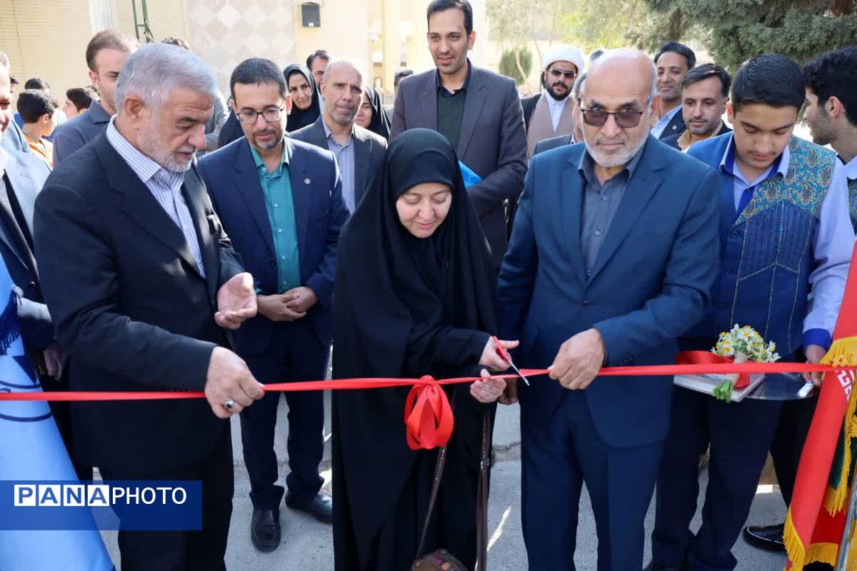 افتتاح زمین چمن دبیرستان دوره اول استعدادهای درخشان شهیدان مزیدی 