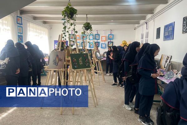 جشنواره‌ هفته‌ مشاغل‌ در هنرستان‌ کارآفرینان بهارستان۲