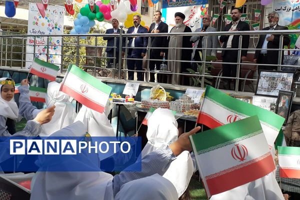 جشن شکفتن غنچه‌ ها، در دبستان مهرتابان بهارستان دو