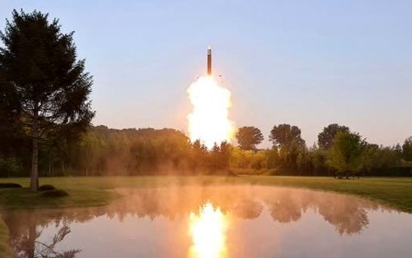 کره شمالی با موفقیت موشک چندکلاهکی آزمایش کرد