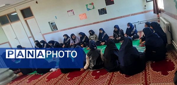 انس با قرآن در دبیرستان امامت مهدیه