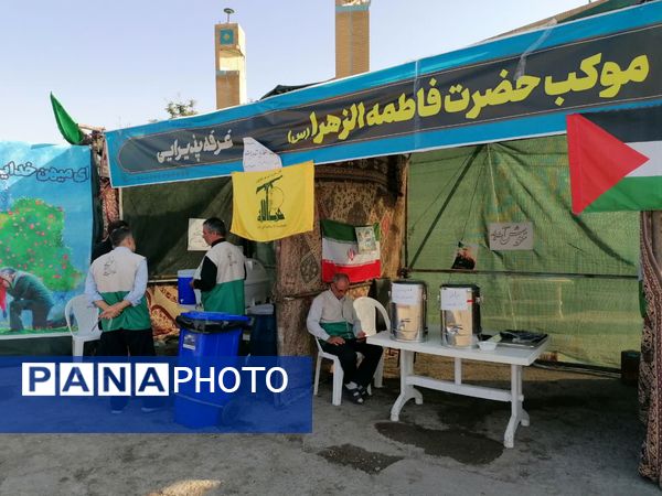 جلوه‌های از عاشقی زائرین و خادمیاران در موکب حضرت فاطمه زهرا (س) 