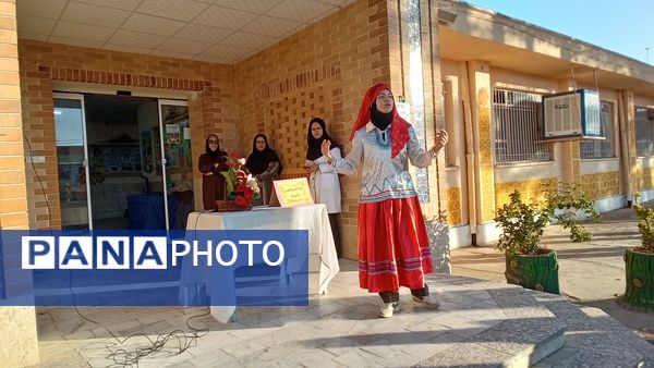 مراسم‌ هفته‌ کتاب‌ و‌ کتابخوانی‌ در‌ دبیرستان‌ نمونه‌ اندیشه‌‌ کاشمر