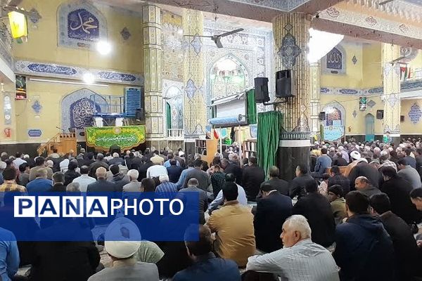 نماز جمعه شهرستان ورامین با حضور پرشور دانش‌آموزان 