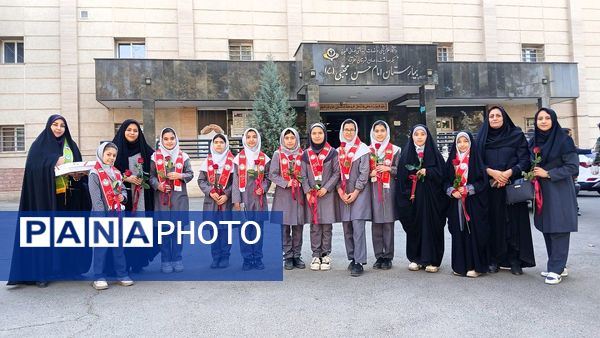 تجلیل دانشآموزان پیشتازان دبستان «دانش و هنر» نظرآباد از پرستاران بیمارستان امام حسن(ع)