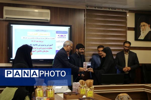 تجلیل از دانش‌آموز خبرنگاران پانا ناحیه یک شهرری به مناسبت روز خبرنگار