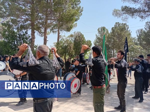 عزاداری هیئت زنجیر زنی روستای نقاب در روز اربعین