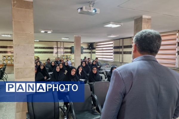 کارگاه مدیریت کلاس و روش‌های نوین تدریس در فیروزکوه: تلفیق هنر تدریس با قدرت فناوری