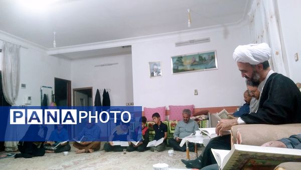 مراسم قرائت قرآن و تجلیل از مادر شهید در روستای بزنجرد خلیل آباد