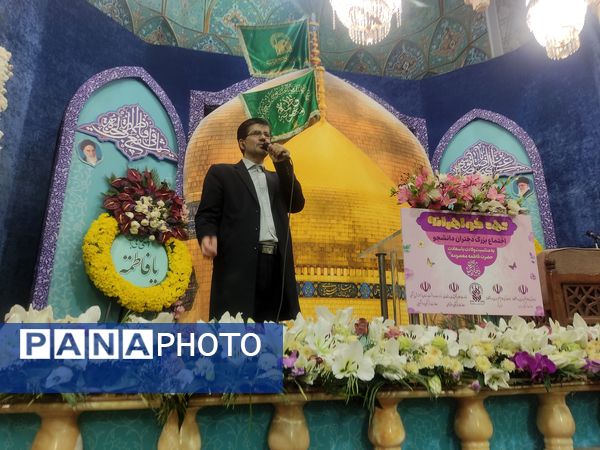 اجتماع دختران دانشجو در حرم مطهر حضرت معصومه (س) به مناسبت روز دختر  