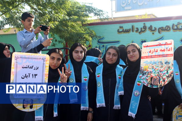 حضور پرشور تشکل های دانش آموزی در راهپیمایی ۱۳ آبان
