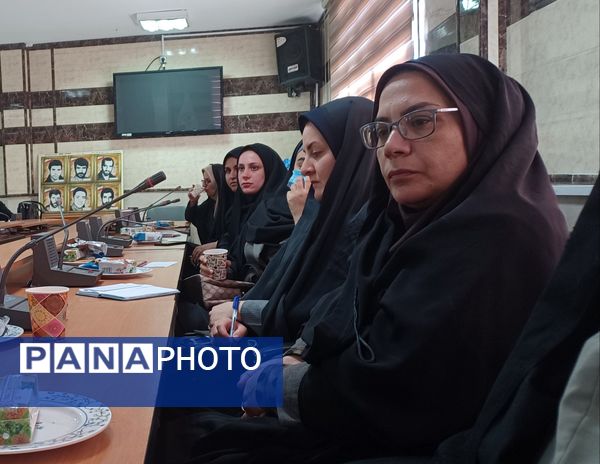 جلسه هم‌اندیشی معاونان و مربیان پرورشی و فرهنگی شهرستان فیروزکوه