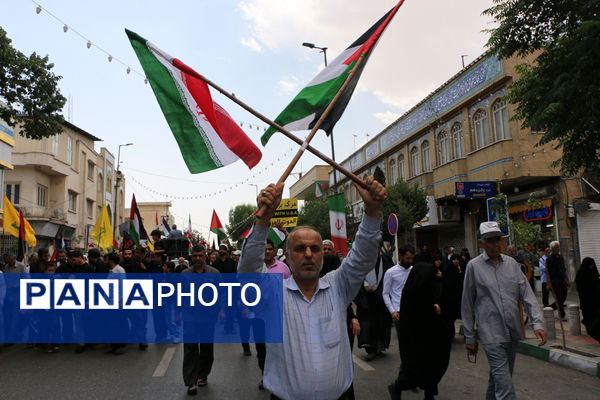 راهپیمایی نمازگزاران جمعه قم در محکومیت جنایات اردوگاه «النصیرات»