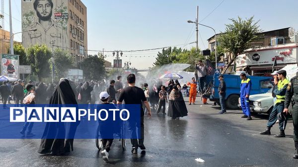 جاماندگان اربعین در خیابان ۱۷ شهریور هم‌قدم با زائران کربلا