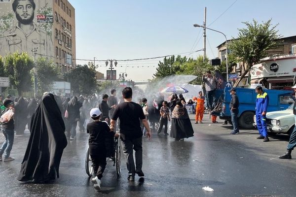 جاماندگان اربعین در خیابان ۱۷ شهریور هم‌قدم با زائران کربلا