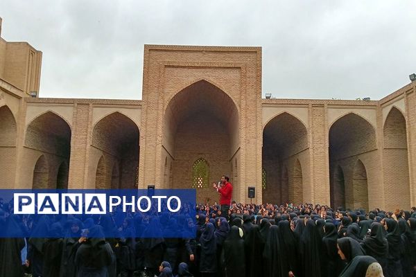 جشن بزرگ دخترانه به‌مناسبت دهه کرامت