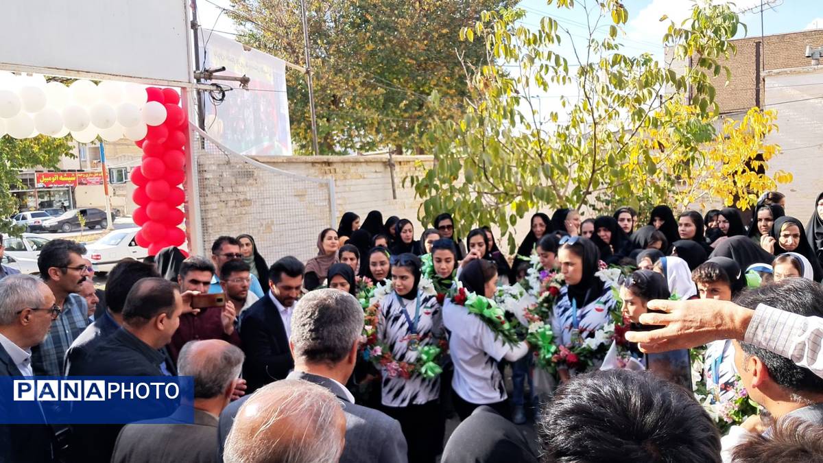 درخشش دختران فارسان بر قله مینیفوتبال کشور