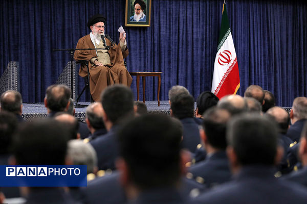 دیدار جمعی از فرماندهان نیروی هوایی و پدافند هوایی ارتش جمهوری اسلامی ایران با مقام معظم رهبری