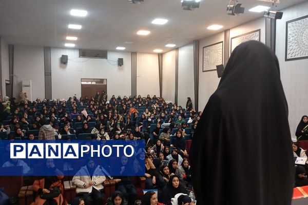 جشن میلاد حضرت زهرا(س) و روز مادر دبیرستان ریحانه النبی باقرشهر 