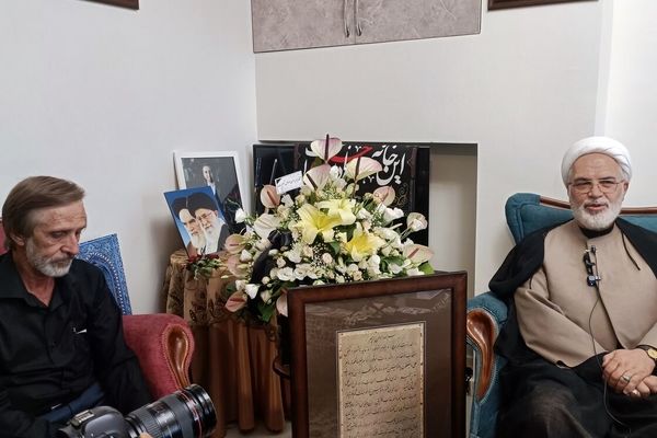 حضور  مدیرکل قرآن، عترت و نماز وزارت آموزش و پرورش در منزل شهید ذاکری