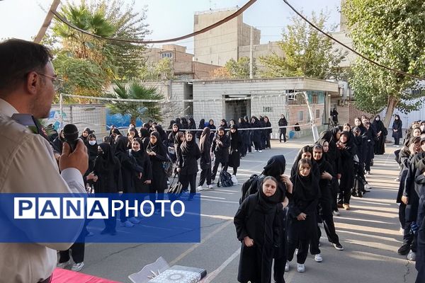 برگزاری مراسم روز آتش نشان در دبیرستان حضرت زینب(س) ناحیه یک شهرری
