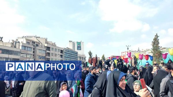 جشن پیروزی انقلاب در خیابان‌های تهران