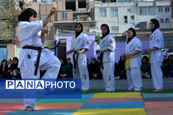 از حرکات رزمی دانش‌آموزان تا طناب‌کشی معلمان، المپیاد ورزشی مدرسه حکمت بهارستان‌دو