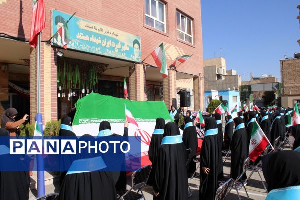 جوشش غیرت و همدلی دانش‌آموزان رباط‌کریم در مراسم وطن‌یار